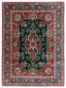 A semi-antique/old carpet, presumably Tabriz, x. 363 x 272 cm.