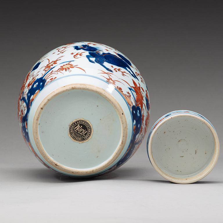 An imari jar with cover, Qing dynasty, Qianlong (1736-95).
