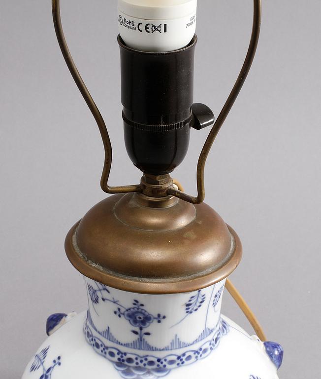 BORDSLAMPA, porslin, "Musselmalet", Royal Copenhagen, Danmark, 1900-tal.