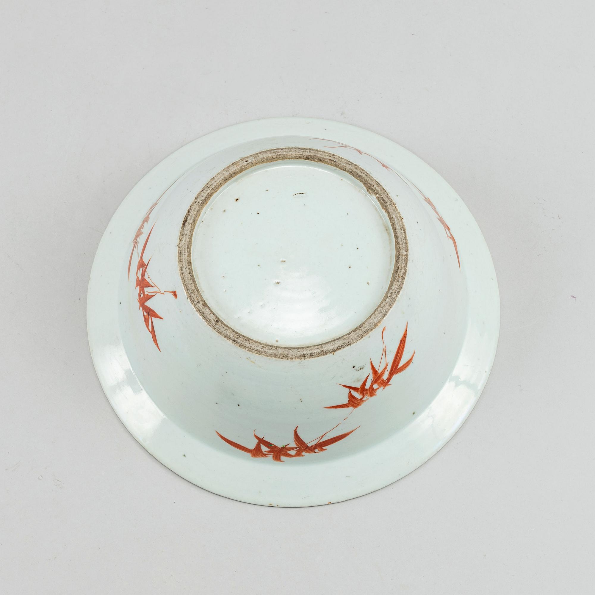 A famille rose basin, Qing dynasty, circa 1900.