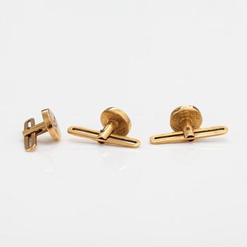 Tre knappar till frackskjorta, 18K guld och odlade pärlor. G. Dahlgren & Co, Malmö.