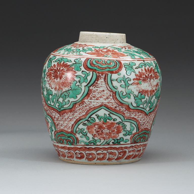 A Transitional wucai jar, 17th Century.