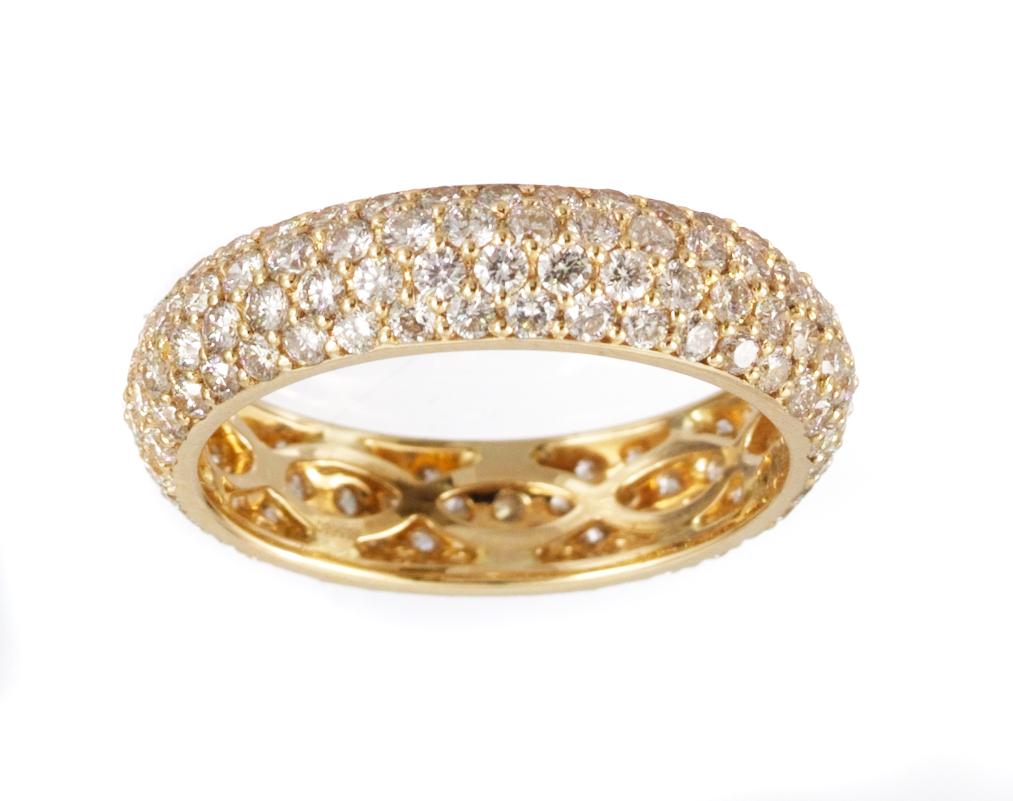 RING, 144 briljantslipade diamanter, tot. 2.18 ct.