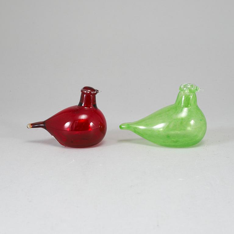 OIVA TOIKKA, a glass bird, Litte Tern-Tirri, red punainen and  Little Tern, 1996, signed O. Toikka Nuutajärvi.