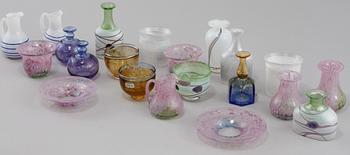 MINIATYRER, 21 st, glas, Bertil Vallien och Ulrica Hydman-Vallien, Kosta Boda, signerade och numrerade.