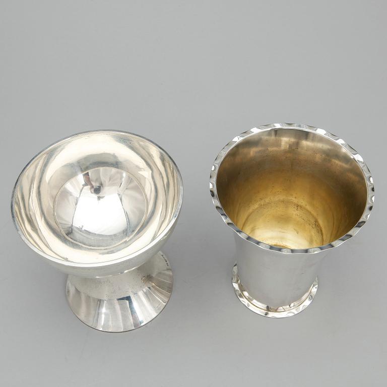 BÄGARE, 2 st, Guldsmedsaktiebolaget, Stockholm, 1922, 1937. Totalvikt ca 495 gram.