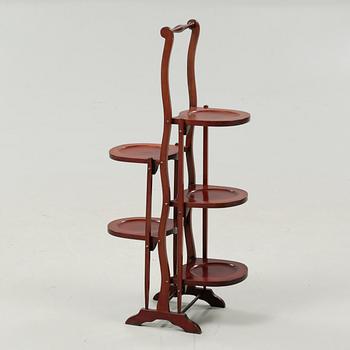 A cakestand, 20th century.