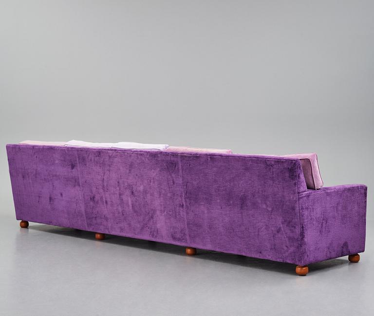 Josef Frank, soffa, Firma Svenskt Tenn, modell 3031.