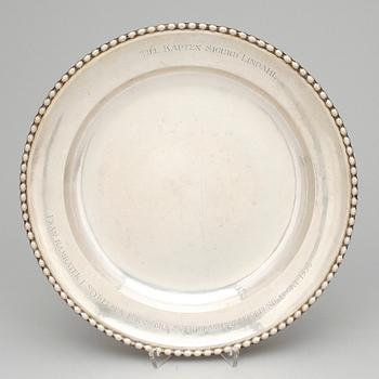 FAT samt SKÅL, silver, bland annat CG Hallberg, Stockholm, 1927. Totalvikt ca 360 gram.