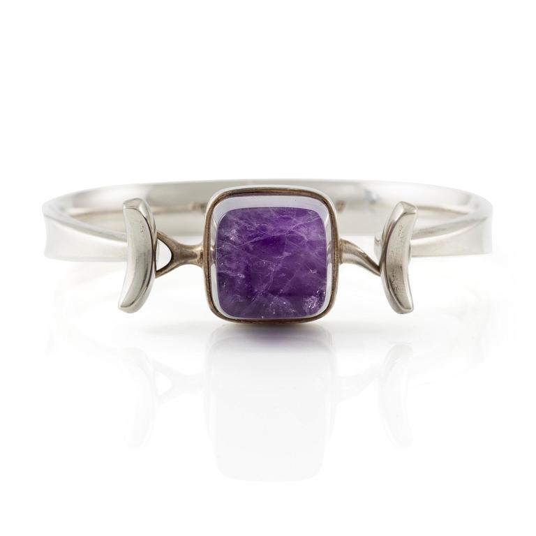 Vivianna Torun Bülow-Hübe, a bracelet in sterling silver with an amethyst, for Georg Jensen.