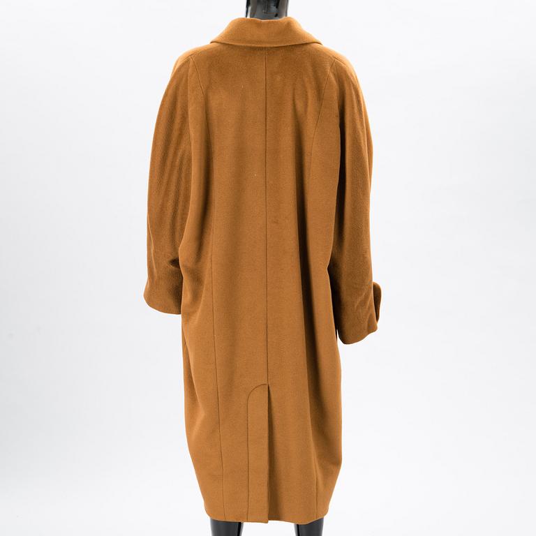 A Camel Long Coat, size 42(FR).