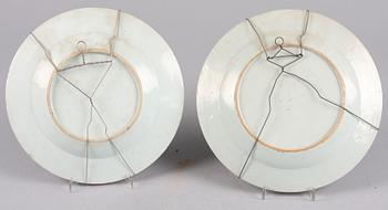 TALLRIKAR, 2 st olika, porslin, Kina, 1700-tal.