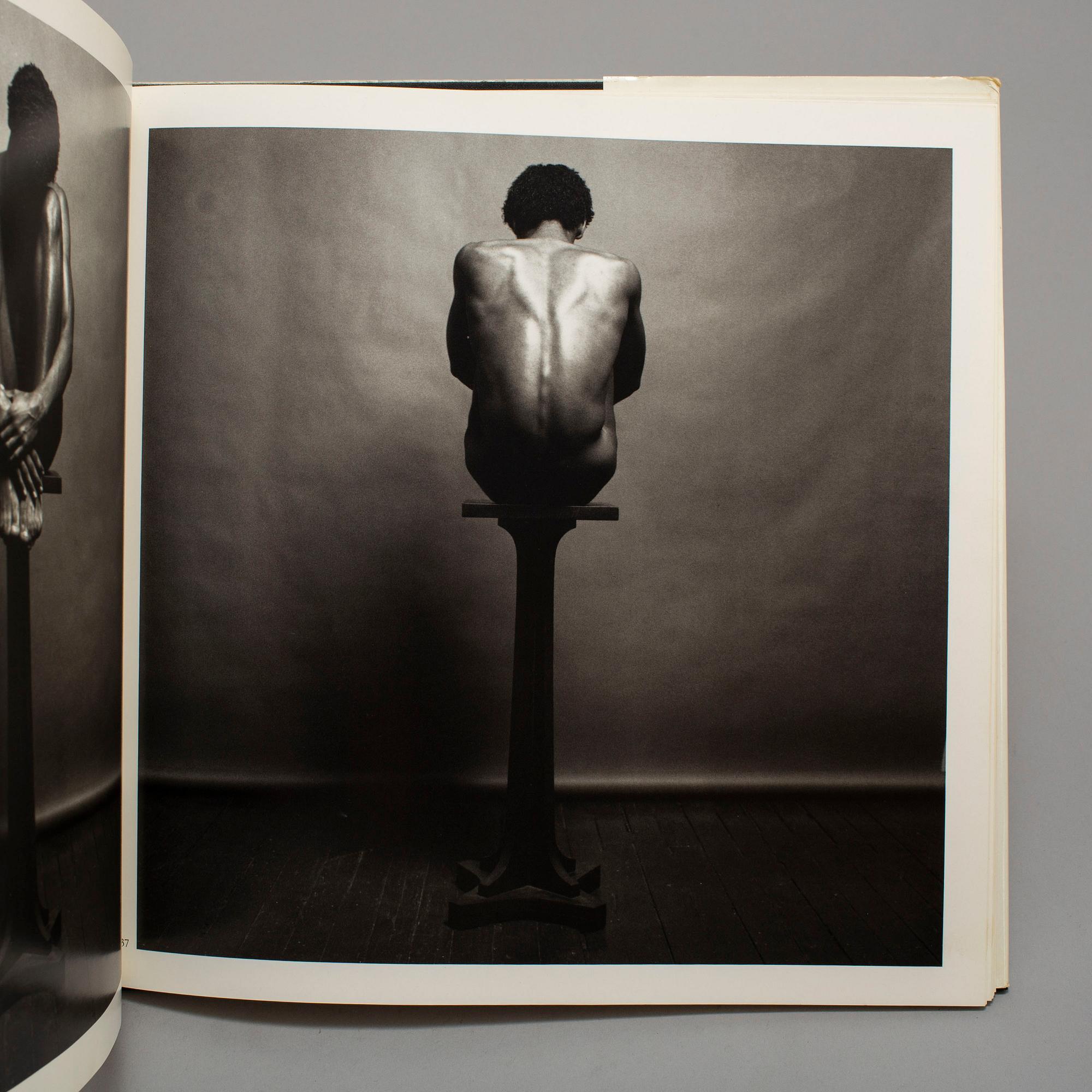 FOTOBÖCKER, 2 st Robert Mapplethorpe.