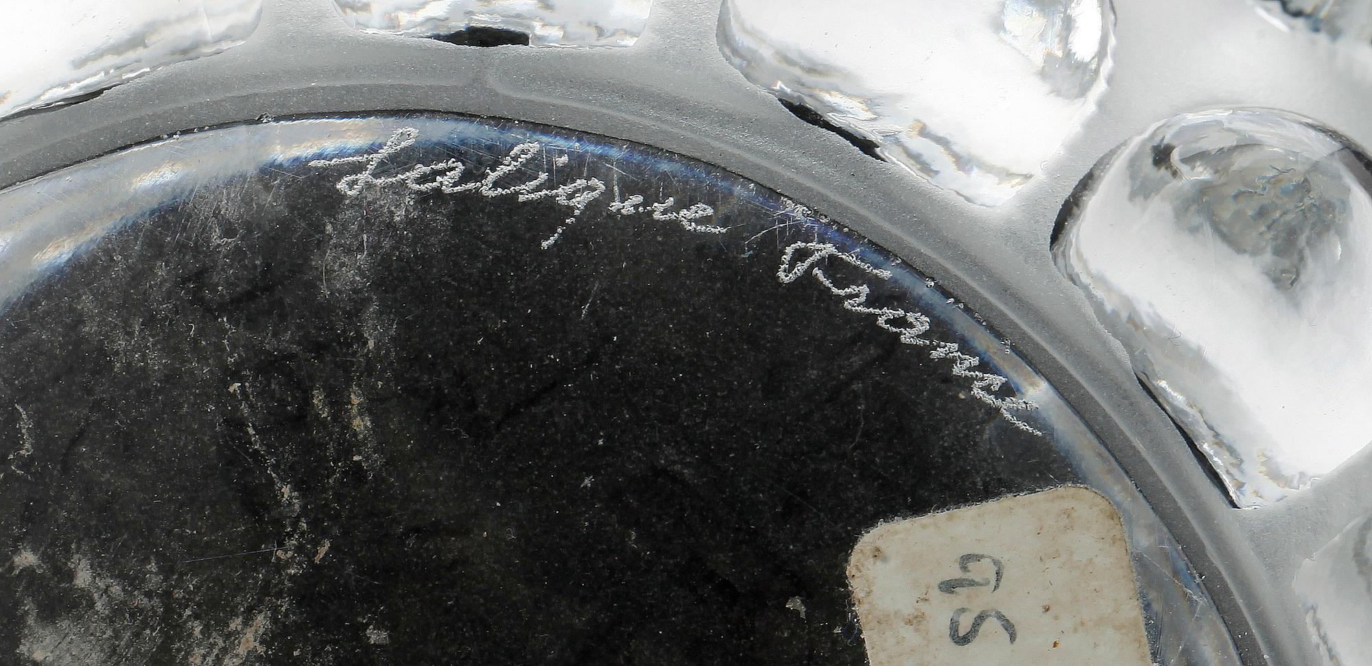 VAS, glas, signerad Lalique France.