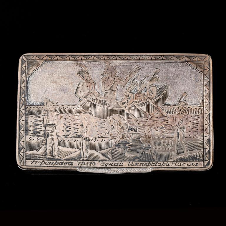 SNUSDOSA, silver, Ryssland, otydliga stämplar, sannolikt 1800-talets första hälft. Vikt ca 100 gram.