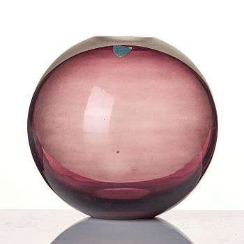 Vicke Lindstrand, a glass vase, Orrefors, Sweden, 1930s.