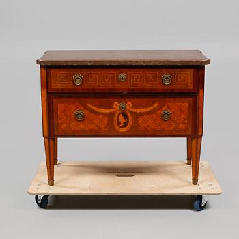 BYRÅ, gustaviansk stil, omkring 1900-talets mitt.