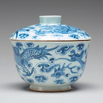 SKÅL med LOCK, porslin. Korea, Choson, 1800-tal.