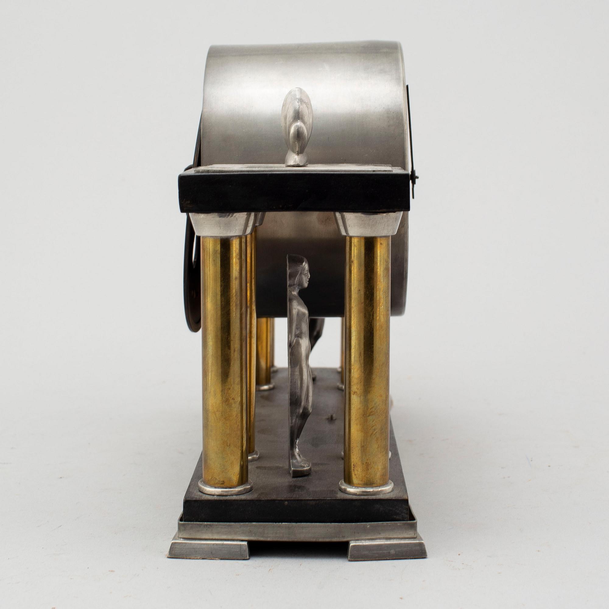 A 1920s/1930s mantel clock.