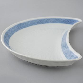 73 porcelian serving pieces, "Blå Vifte", Royal Copenhagen, from the second half of the 20th century.