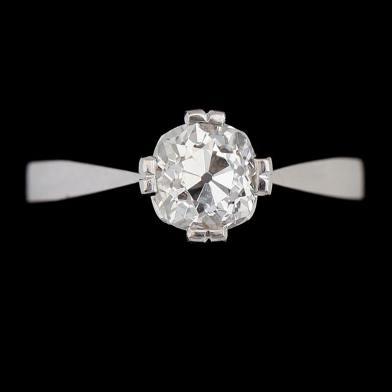 RING, 18 k vitguld, briljantslipad diamant ca 1.25 ct, 1985. Vikt ca 3,9 g.