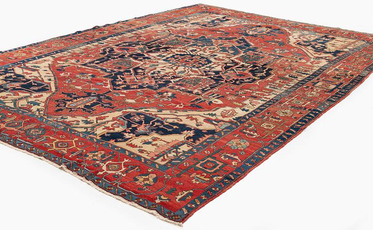 An antique Heriz/Karadja carpet, c. 430-450 x 335 cm.