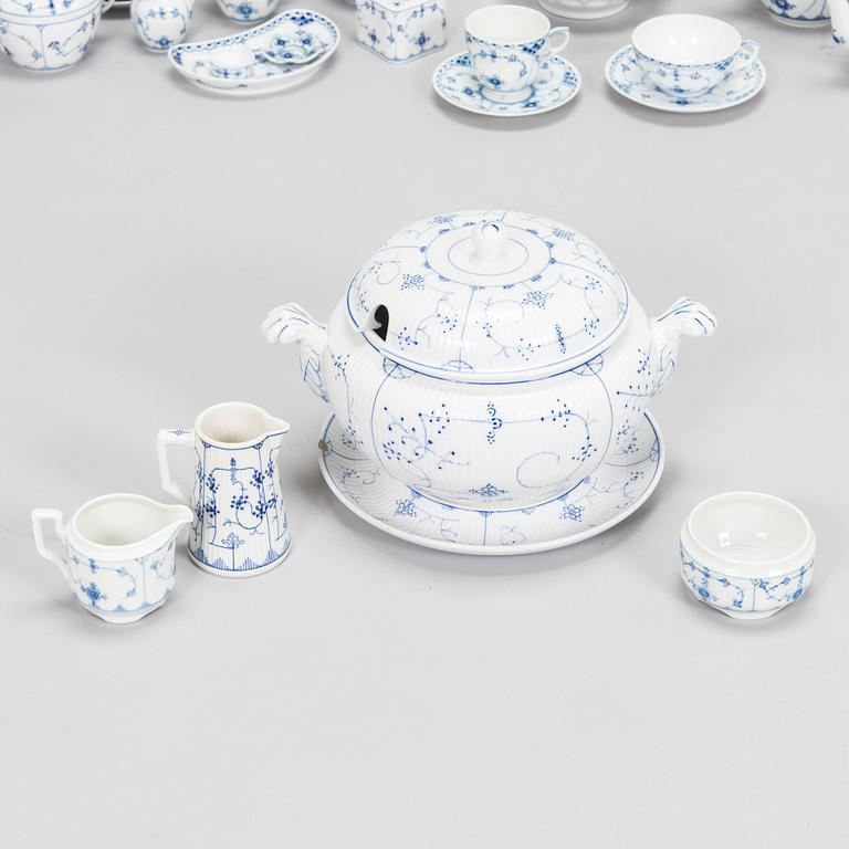 Royal Copenhagen, astiasto, 43 osaa, "Musselmalet".