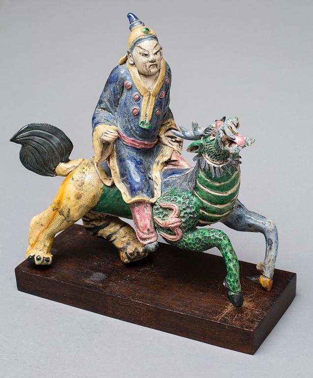 A CHINESE CLAY SCULPTURE, 20th century.