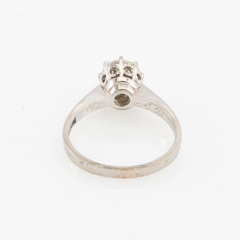 Hugo Olsson, Solitaire ring 18K white gold with a round brilliant-cut diamond, Helsingborg 1968.