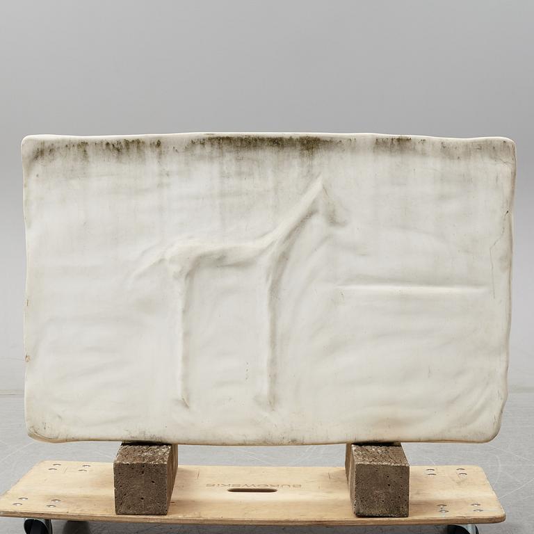 Marc Rizell, marmorskulptur på järnstativ, signerad.