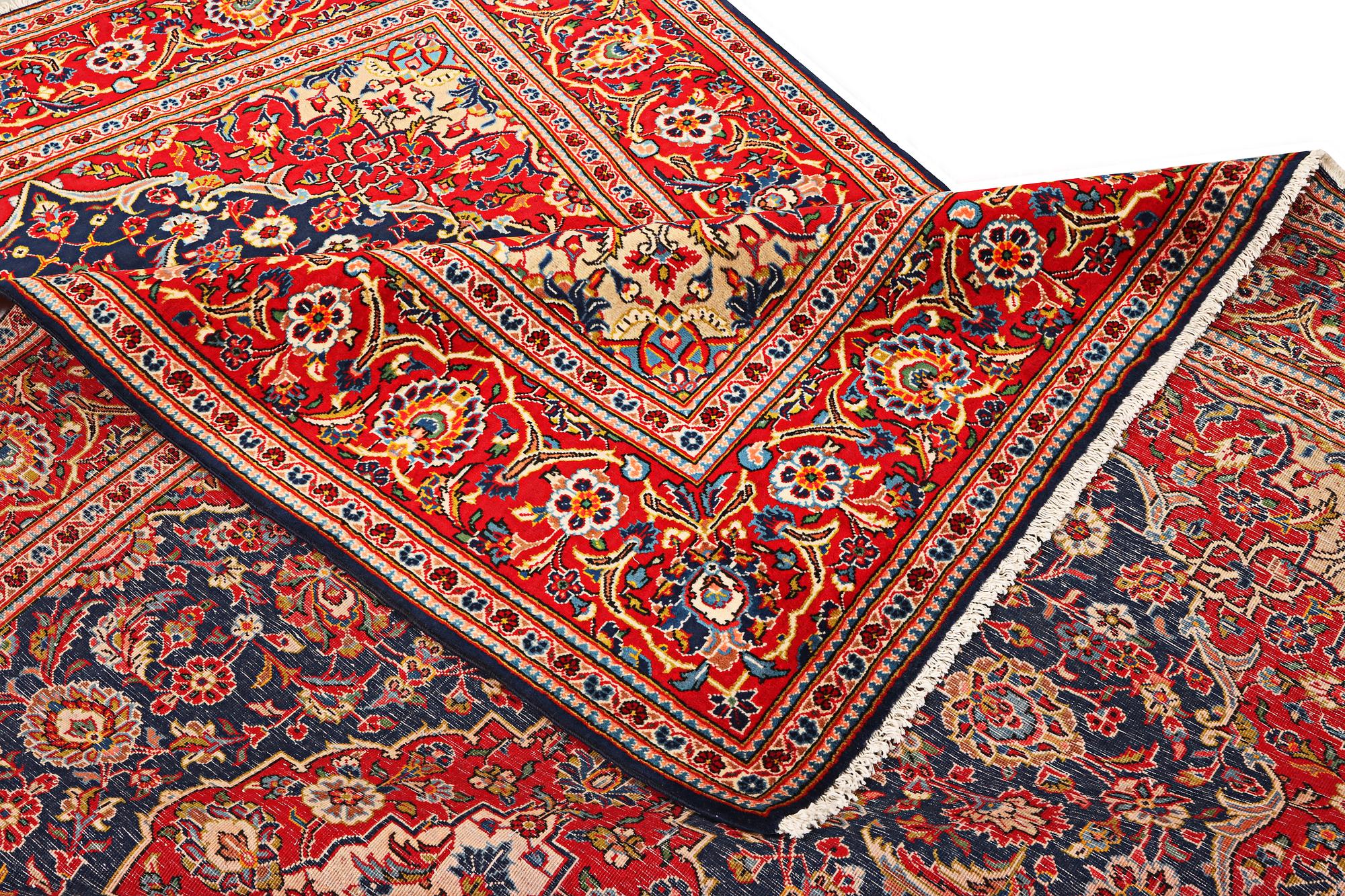 A Kashan carpet, c. 305 x 200 cm.