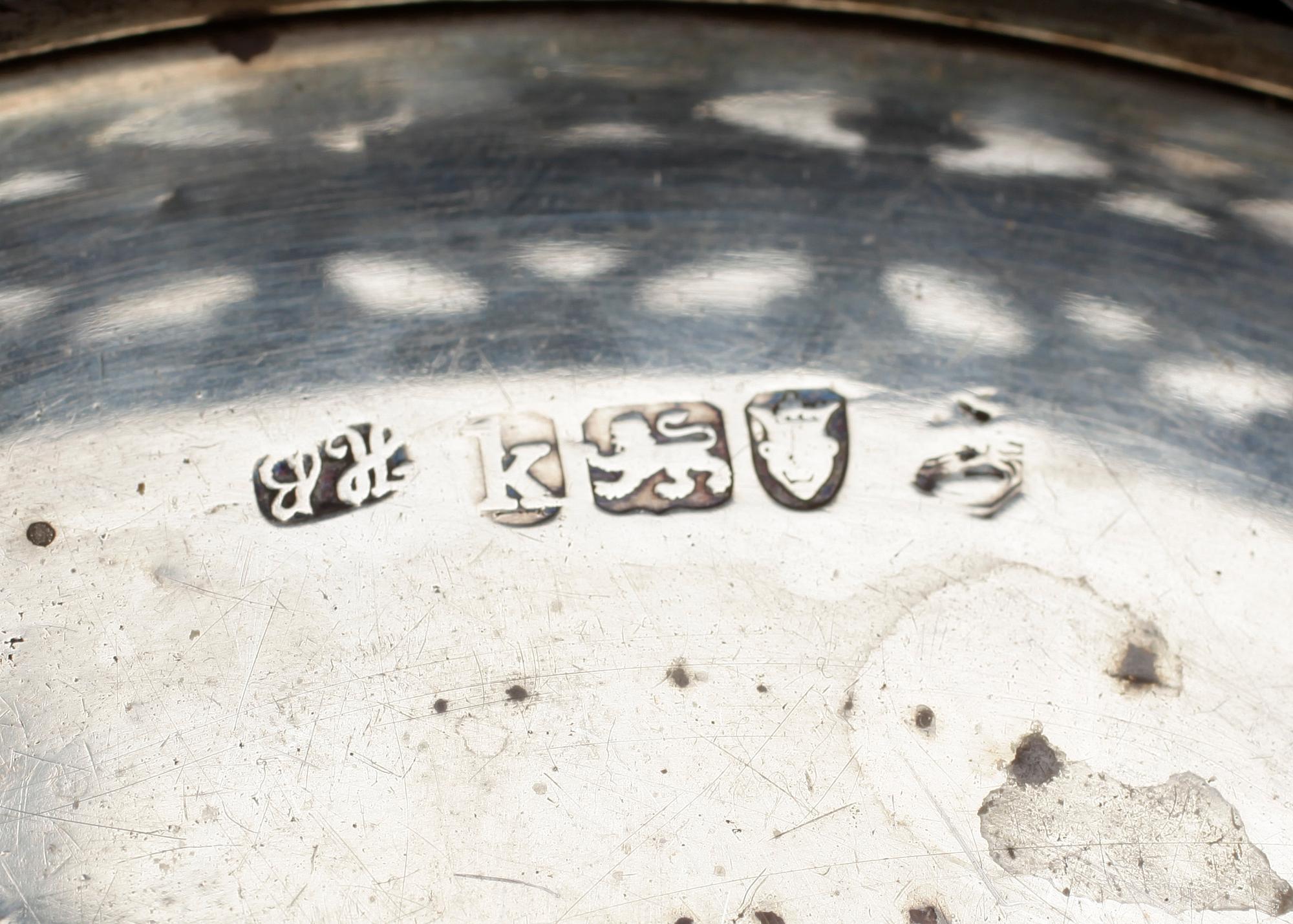 COASTERS, ett par, silver, Hester Bateman, London, England, 1785.