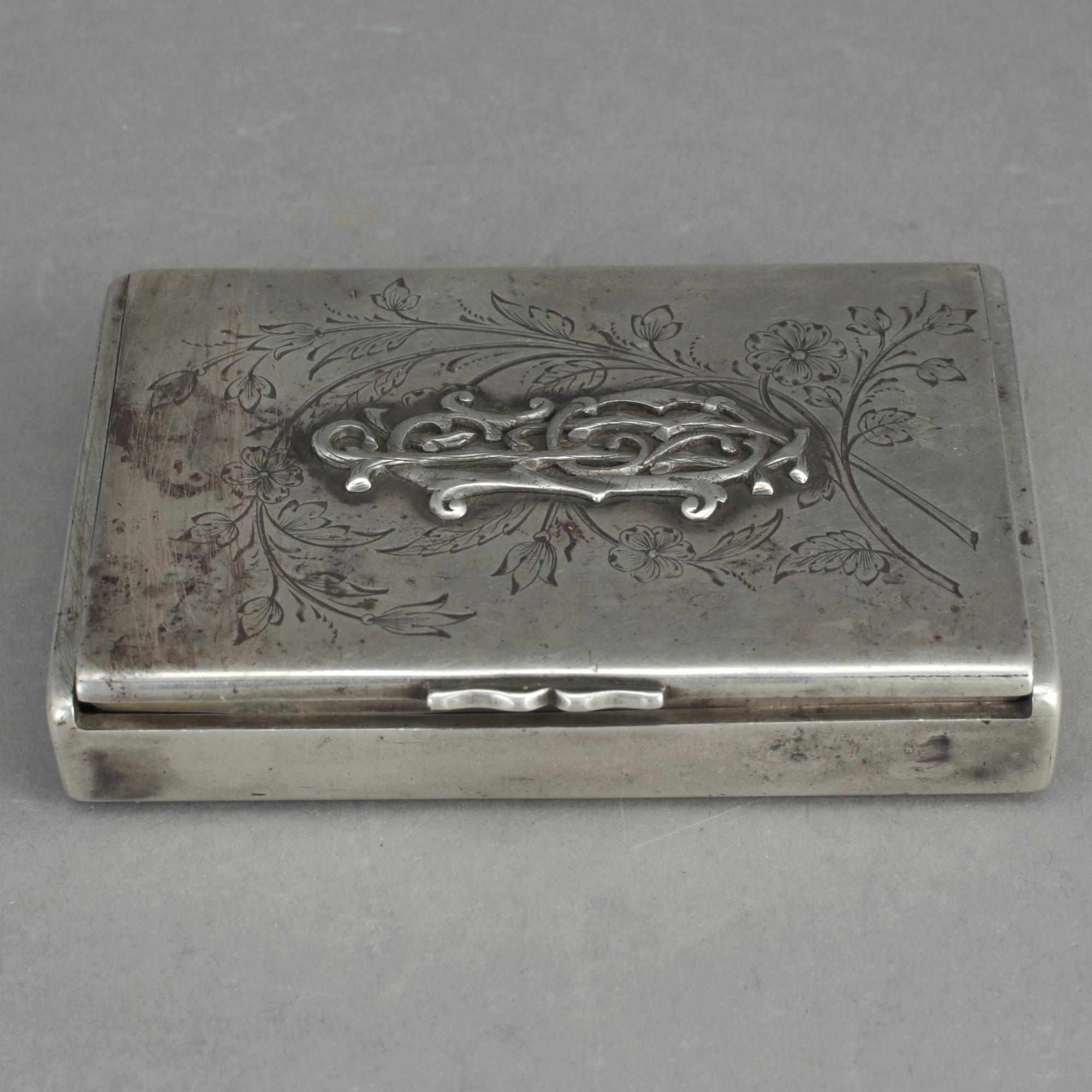 CIGARETTETUI, silver, oidentifierade stämplar, Ryssland, 1896. Vikt ca 145 gram.