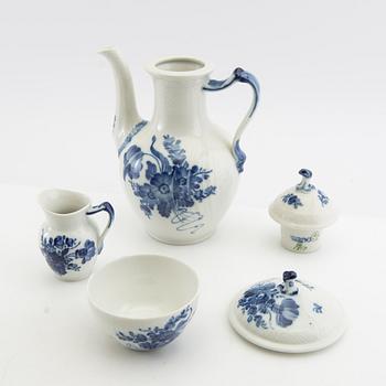 Servis  "Blå Blomst" ca 59 dlr Royal Copenhagen Danmark porslin.