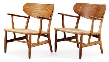 75. HANS J WEGNER, karmstolar, ett par, Carl Hansen & Son, Danmark.