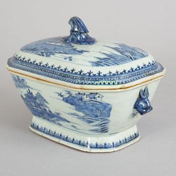 Terrin med lock, kompaniporslin. Qingdynastin, Qianlong (1736-95).