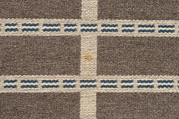 A machine-woven carpet (so-called double-woven), approx. 284 x 202 cm.