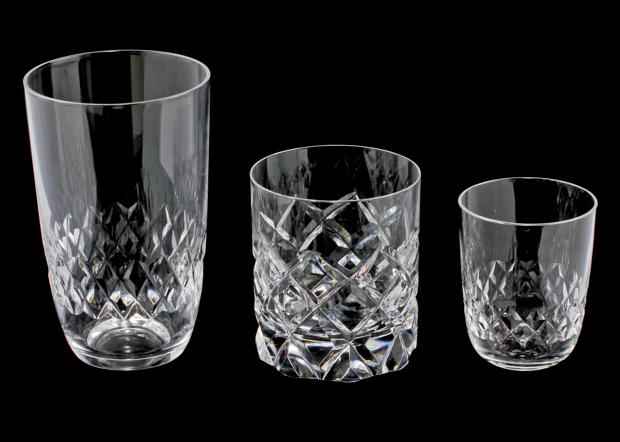 GLASSERVISDELAR, 89 st, mestadels "Karolina", Orrefors,1900-talets andra hälft.