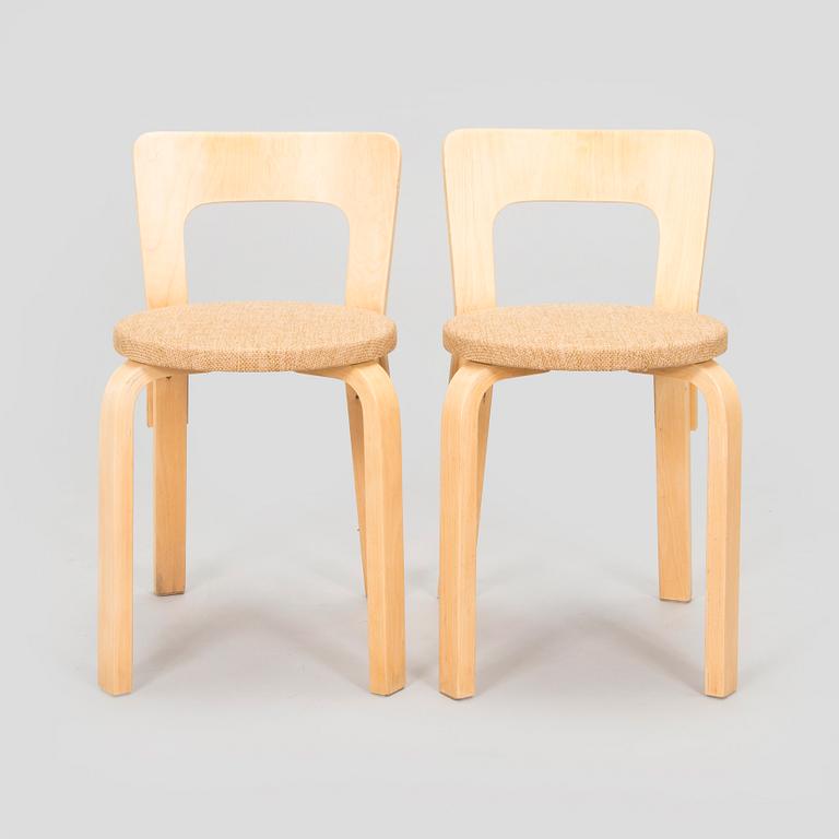 Alvar Aalto, stolar, ett par, modell 65,  för O.Y. Huonekalu- ja Rakennustyötehdas A.B. 1900-talets mitt.