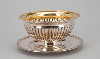 SÅSSKÅL, silver, Daniel Hällman, Stockholm 1810. Vikt ca 465,4 g.