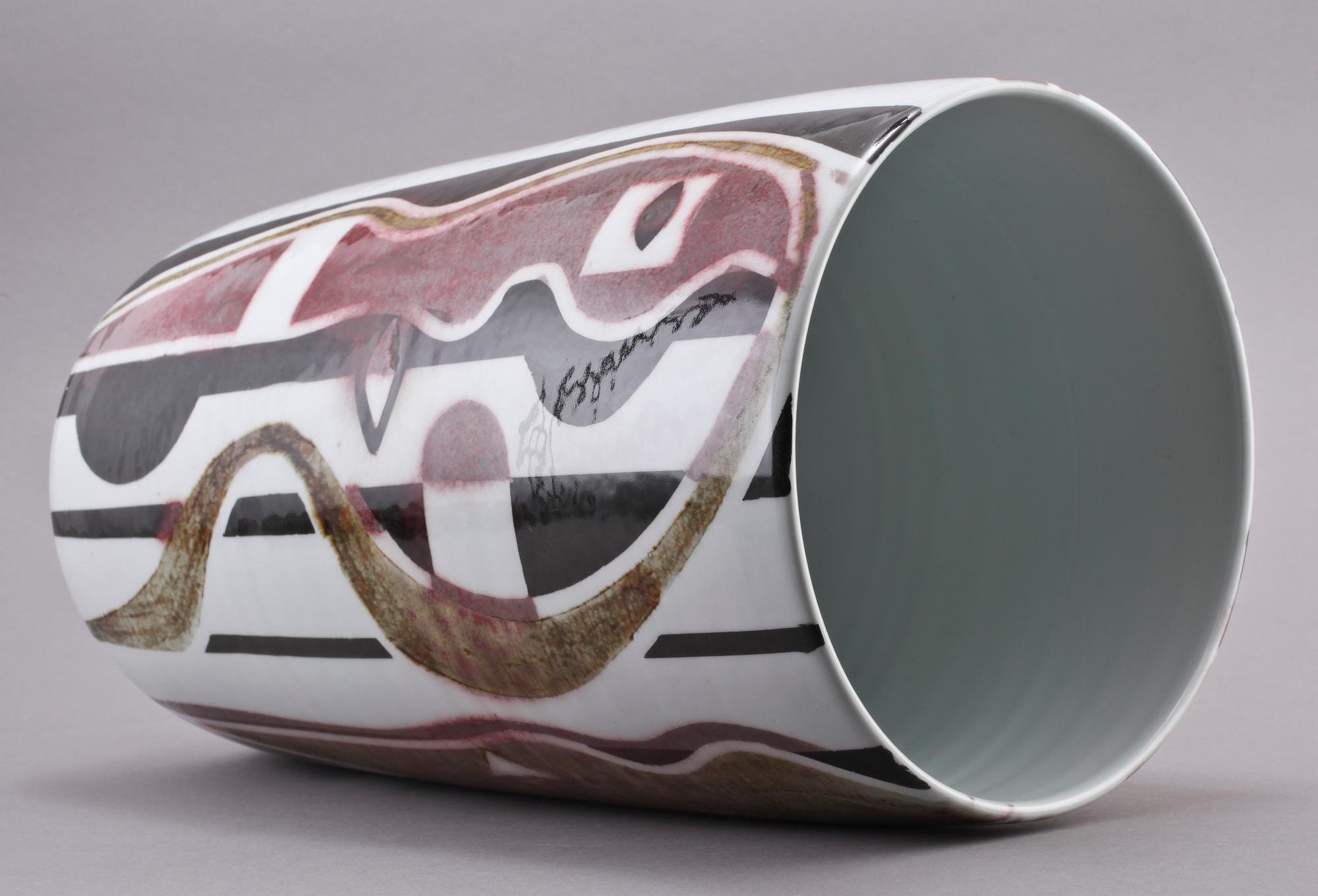 GOLVVAS, porslin. "Yu 13", Carl-Harry Stålhane, Studio Rörstrand.