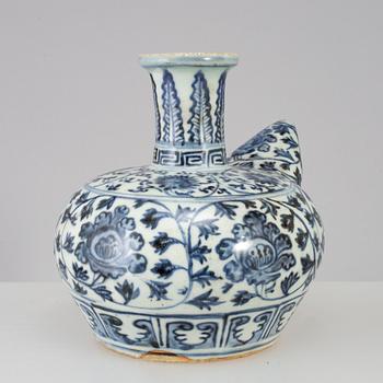 A blue and white kendi, South east asia, 19th century.