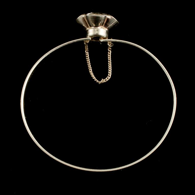 ARMRING, sterlingsilver med fasettslipad bergkristall, Alton, Falköping, 1975. Vikt 13 g.