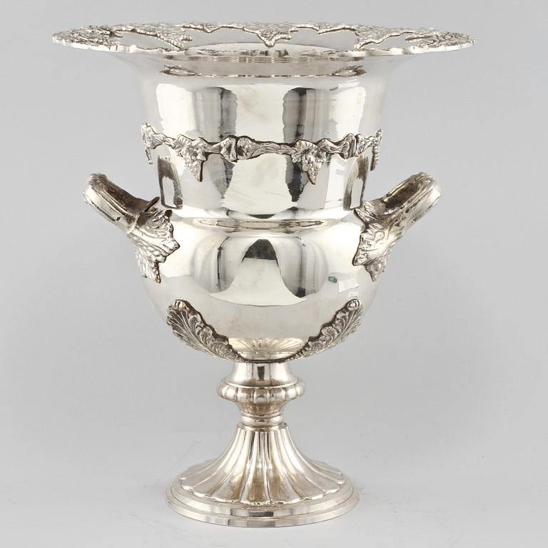 CHAMPAGNEKYLARE, vitmetall, 1900-talets andra hälft.
