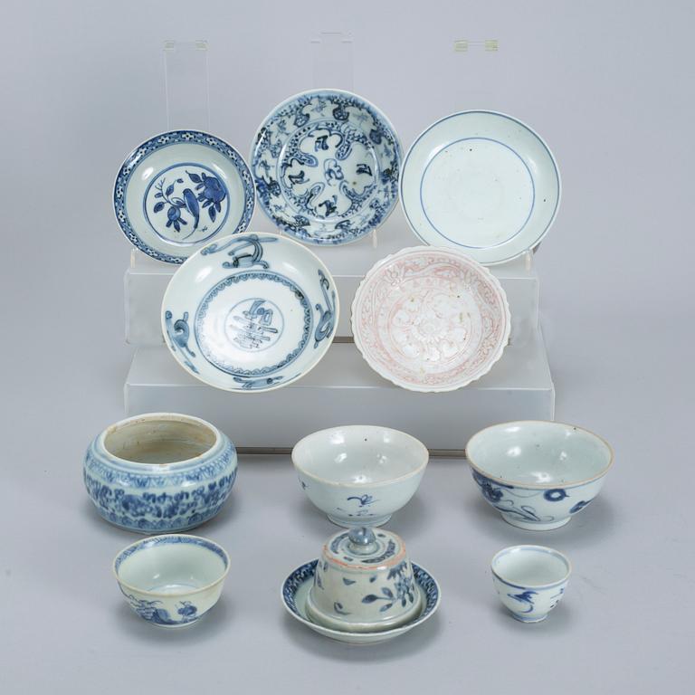 A group of 12 ceramics, Mostly Ming/Qing dynasty, 16-17th century, also 20th century.