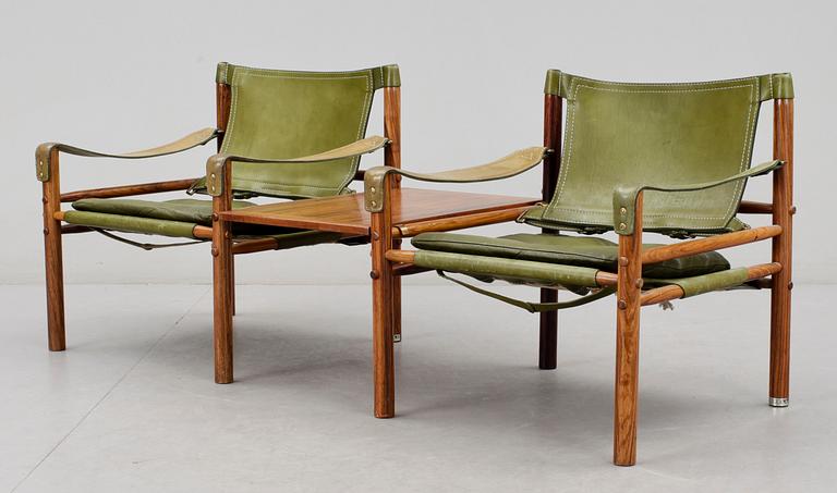 FÅTÖLJER OCH MELLANBORD, ett par. "Sirocco", Arne Norell, modellen formgiven 1964.
