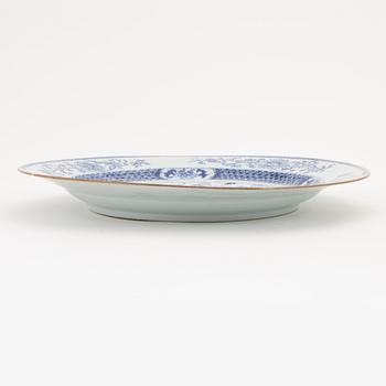 A blue and white serving dish, Qing dynasty, Qianlong (1736-95).