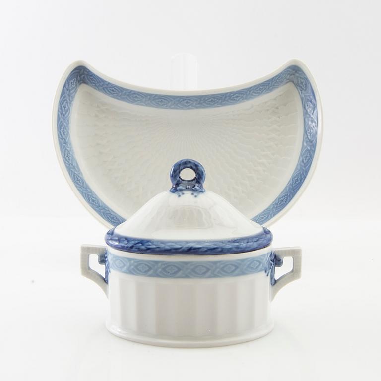 Arnold Krogh, service approx. 66 pcs "Blue Fan", Royal Copenhagen Denmark.