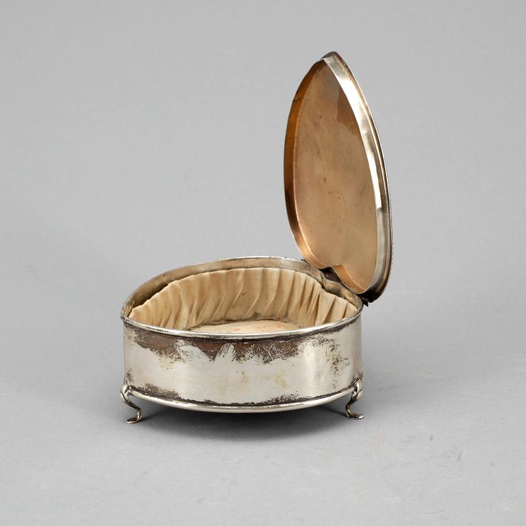 FAT samt SMYCKEASK, silver, bland annat "Magnolia", Georg Jensen, Danmark,  1900-talets andra hälft.