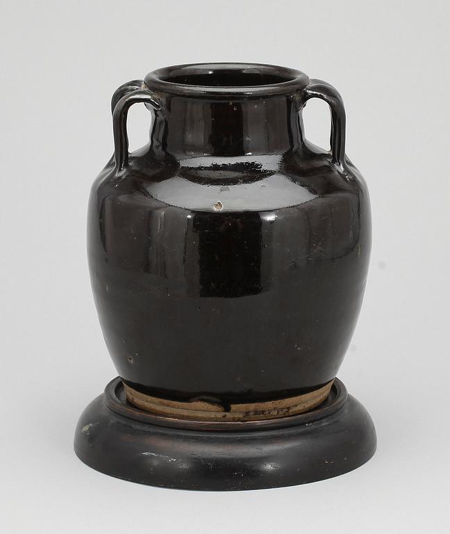 KÄRL, keramik, Kina, troligen Ming dynastin (1368-1644).
